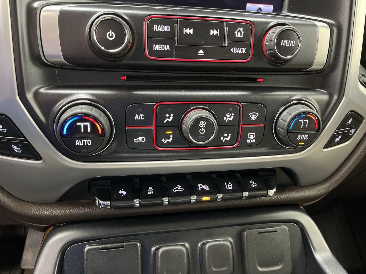 Used 2015 GMC Sierra 1500 SLT w/ SLT Crew Cab Value Package AWD/4WD image 21