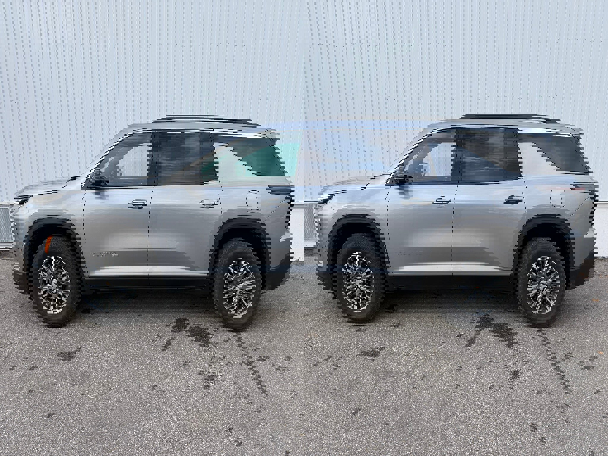 Used 2025 Chevrolet Traverse LT image 5