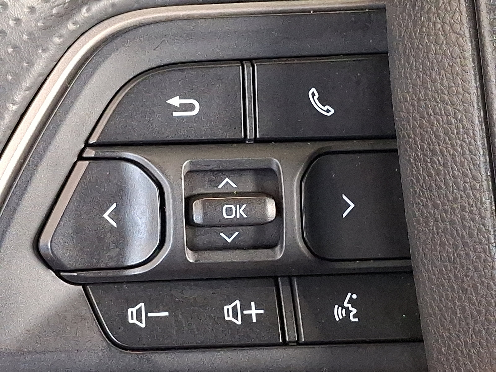 Certified 2025 Toyota 4Runner SR5 AWD/4WD image 19