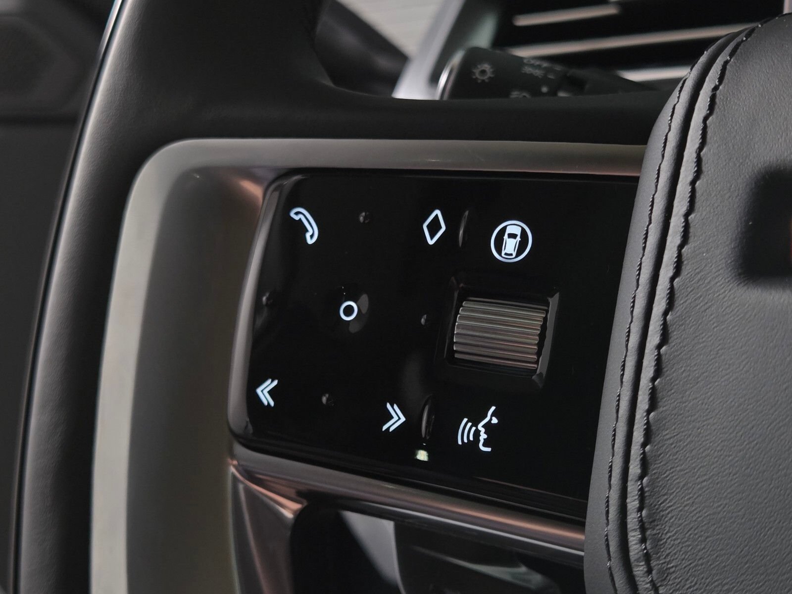 New 2026 Land Rover Range Rover Autobiography AWD/4WD image 24