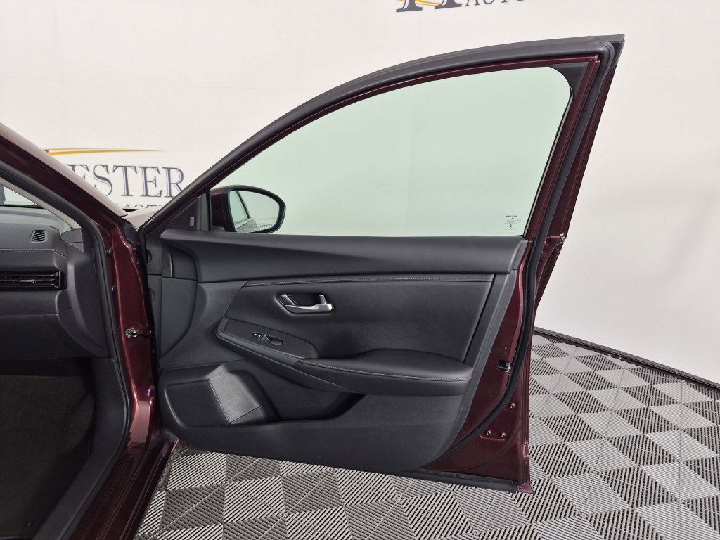 Used 2025 Nissan Sentra SV FWD image 33