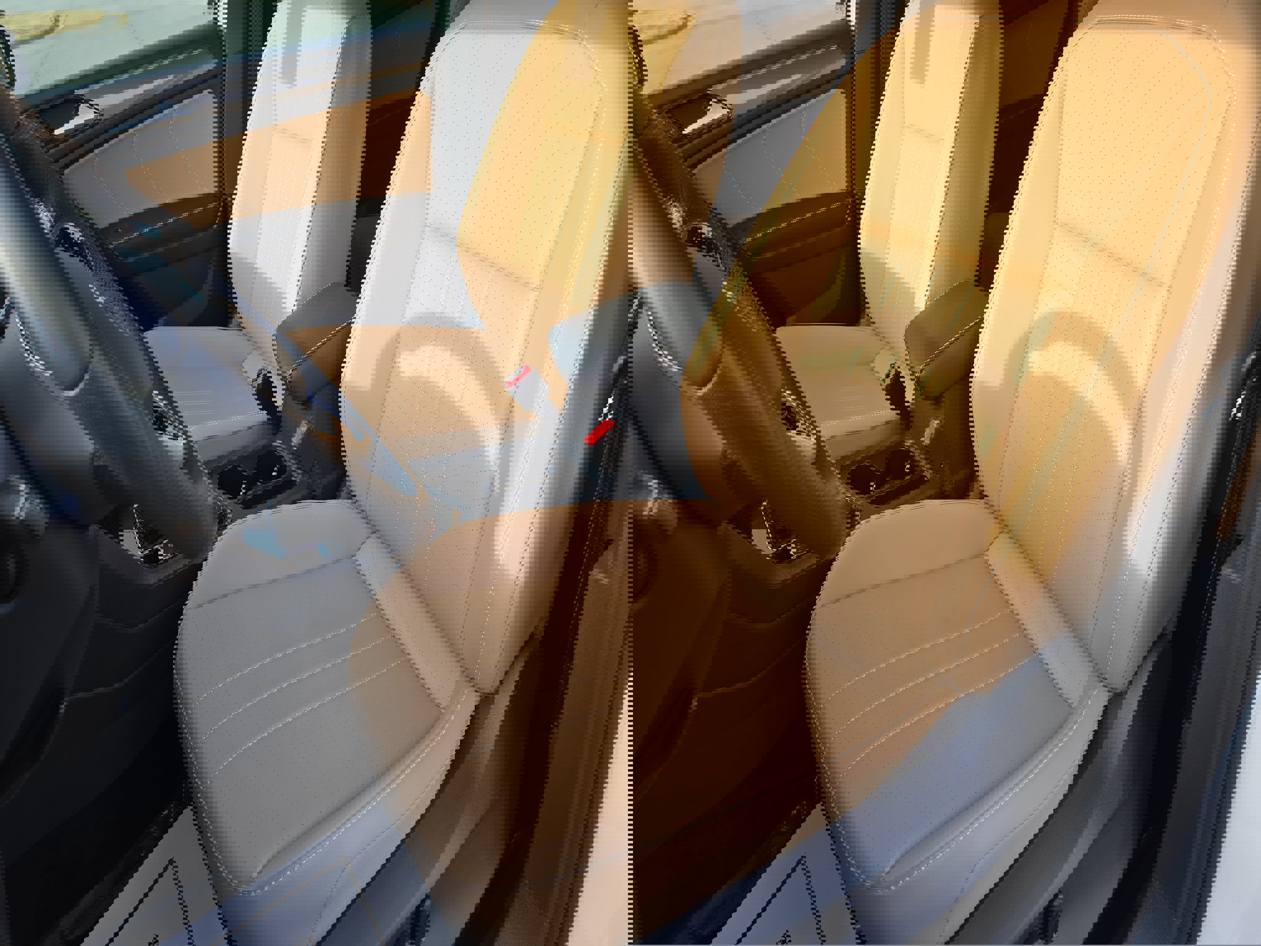 Used 2023 Volkswagen Tiguan SE R-Line image 14