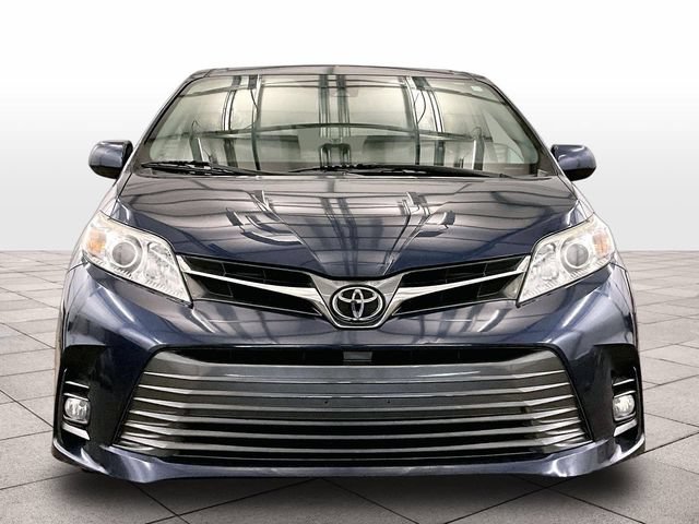 Used 2018 Toyota Sienna XLE w/ XLE Navigation Package AWD/4WD image 4
