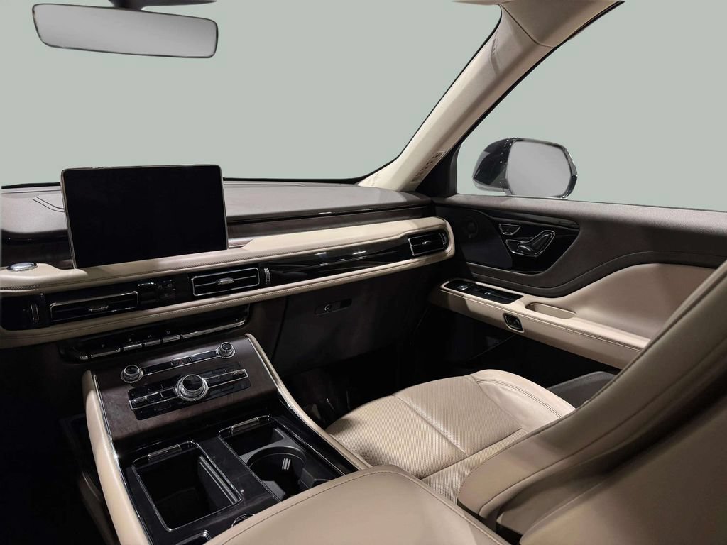 Certified 2023 Lincoln Aviator Reserve w/ Elements Package Plus AWD/4WD image 23