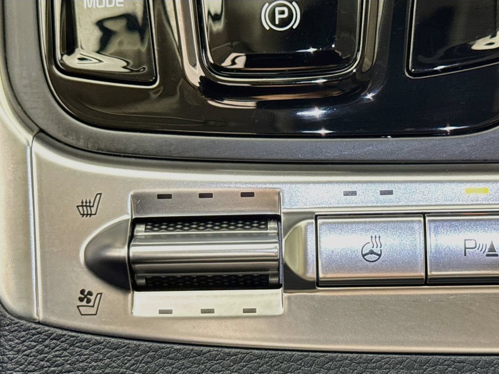 Used 2025 Kia Carnival SX Prestige FWD image 25