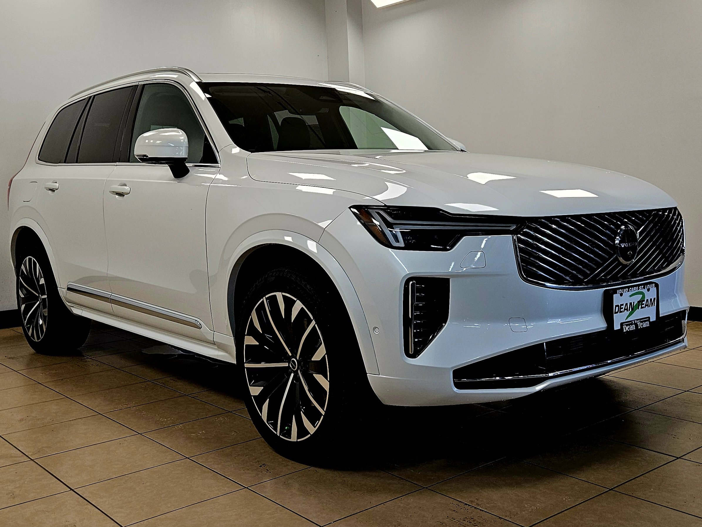 New 2026 Volvo XC90 B6 Plus w/ Protection Package image 3