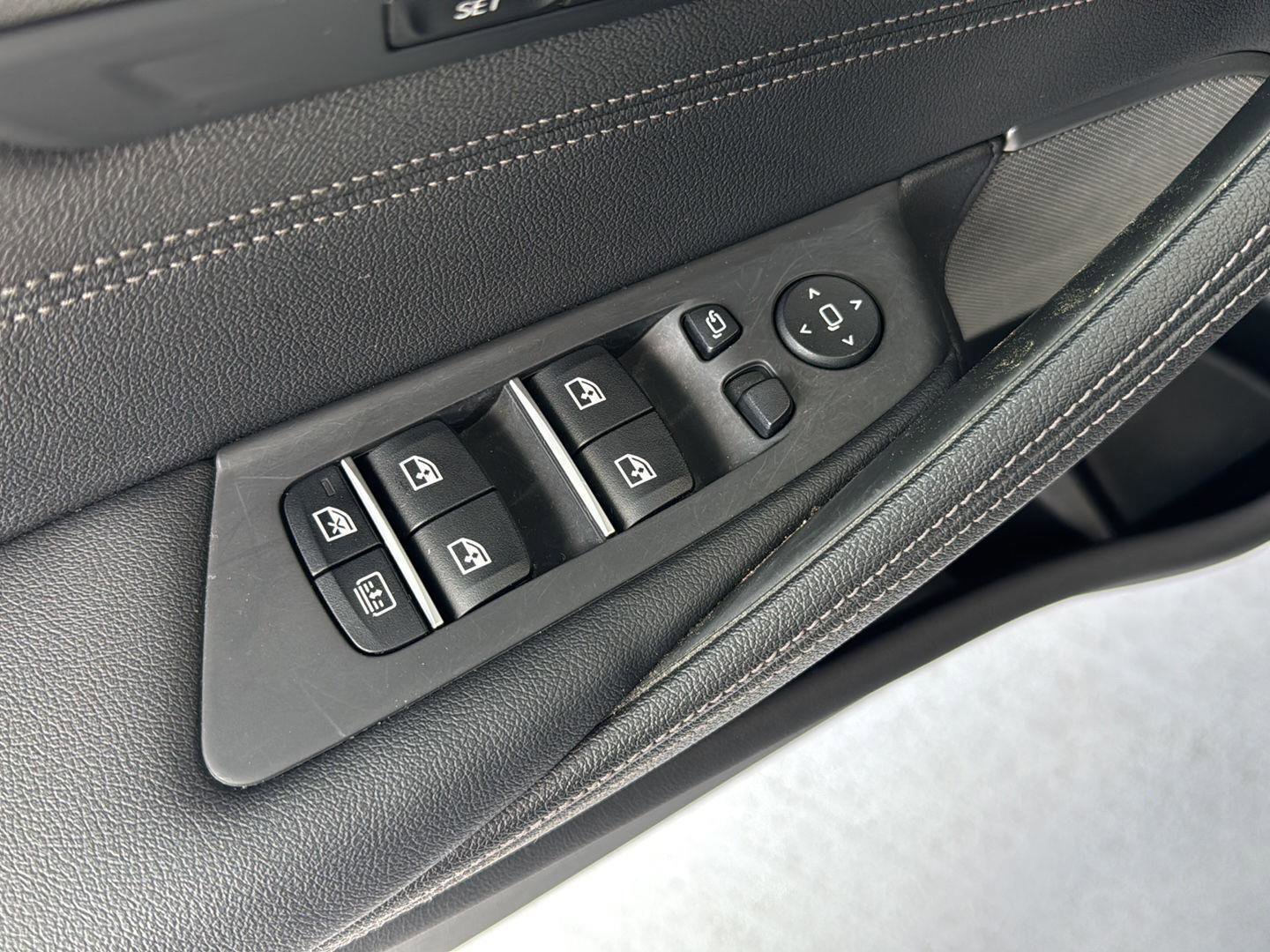 Used 2021 BMW 540i w/ M Sport Package RWD image 31