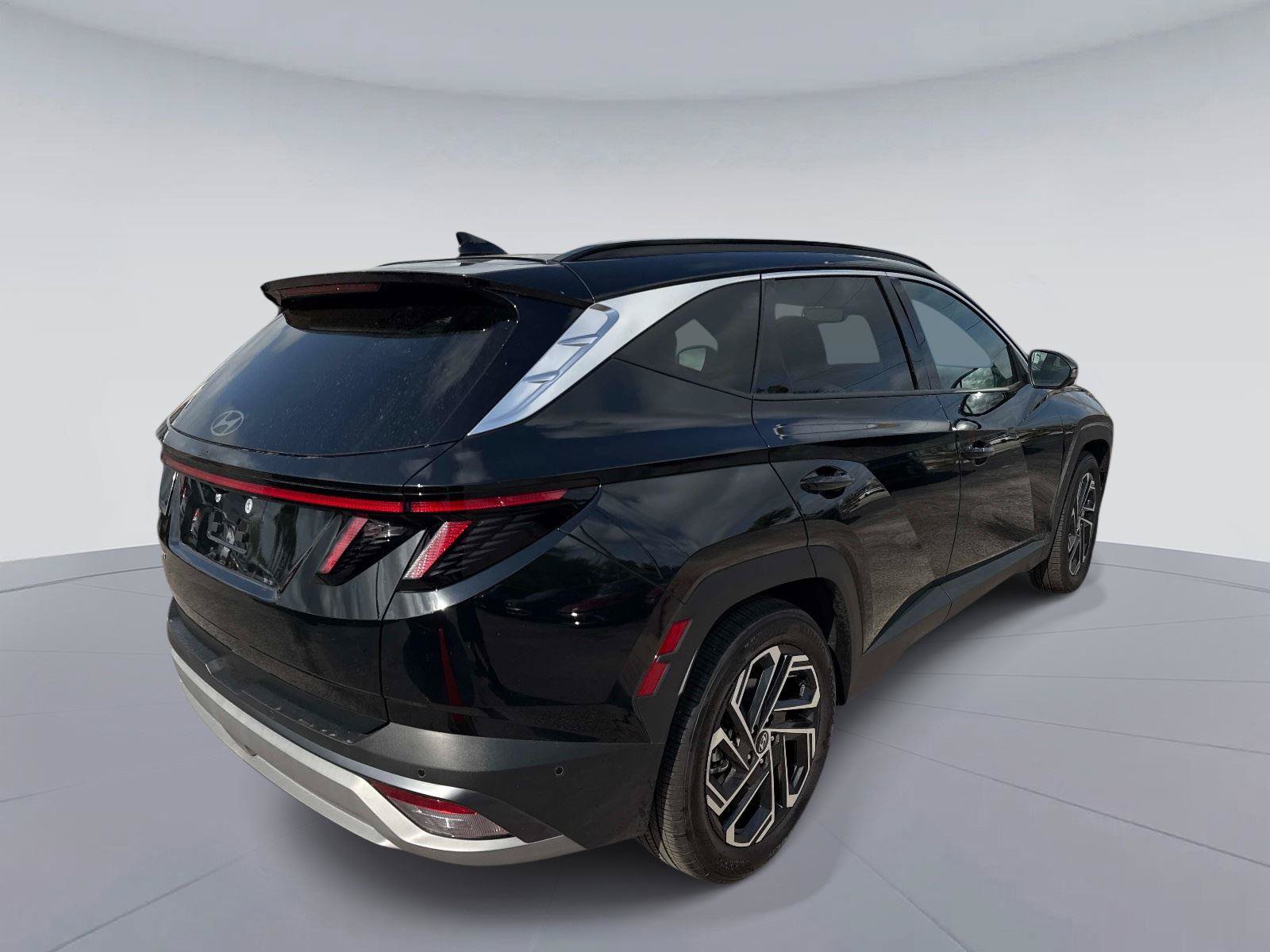 Used 2025 Hyundai Tucson Limited FWD image 3