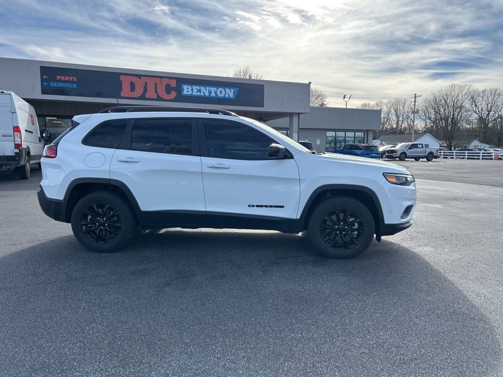 Used 2023 Jeep Cherokee Altitude Lux image 3