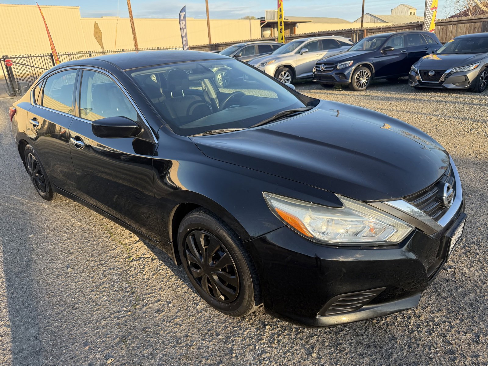 Used 2017 Nissan Altima 2.5 S w/ Power Driver Seat Package FWD image 3
