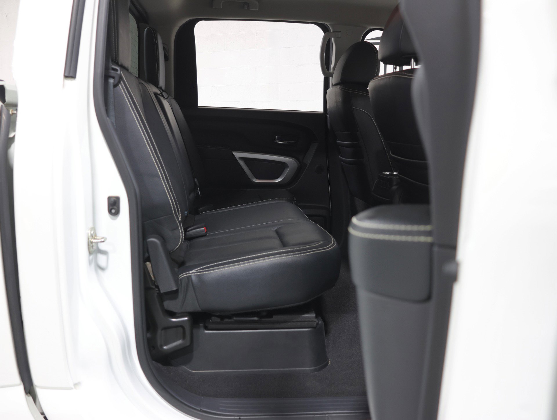 Used 2017 Nissan Titan PRO-4X w/ Pro-4x Convenience Package image 46