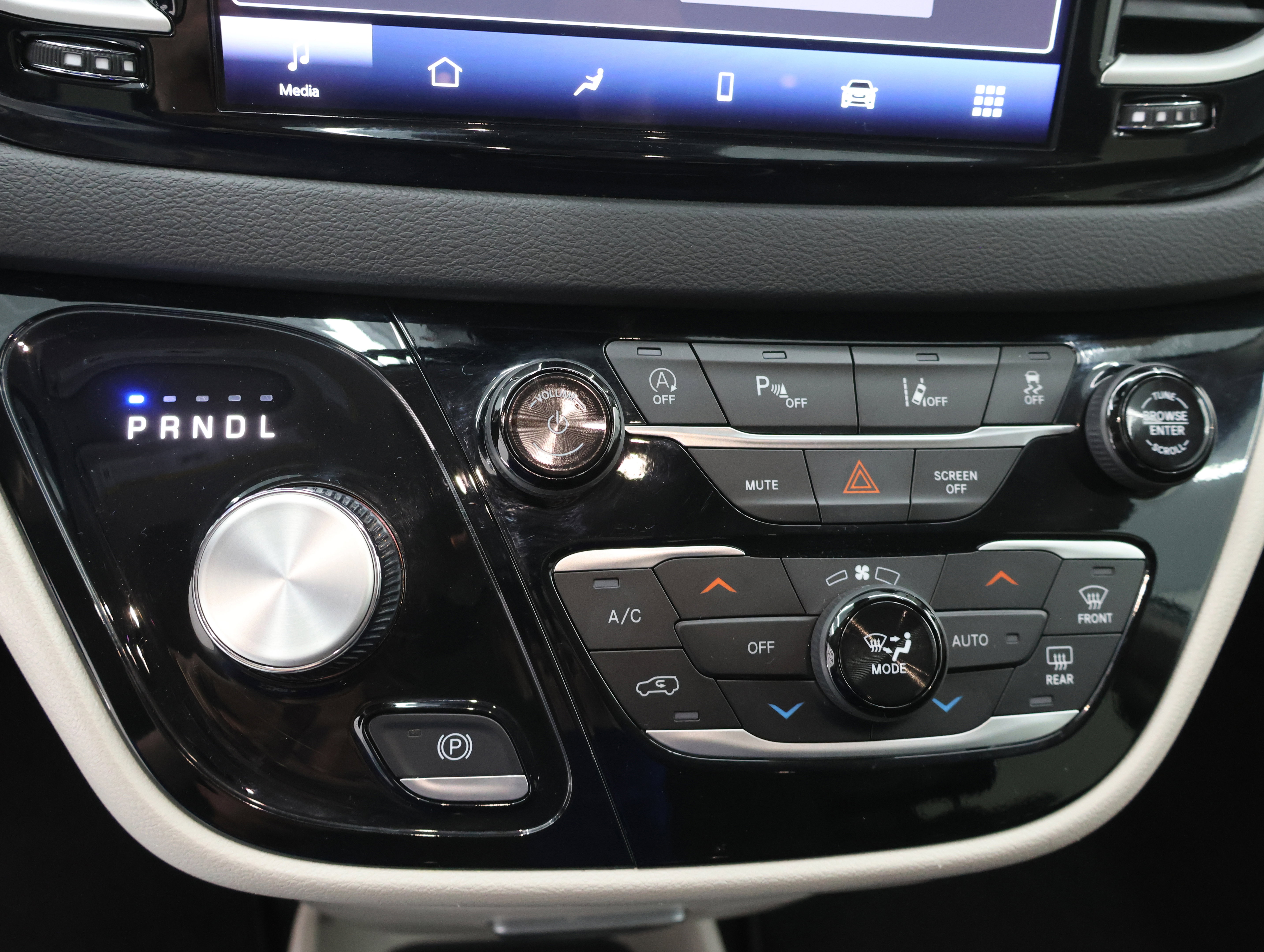 Used 2024 Chrysler Pacifica Touring-L FWD image 49