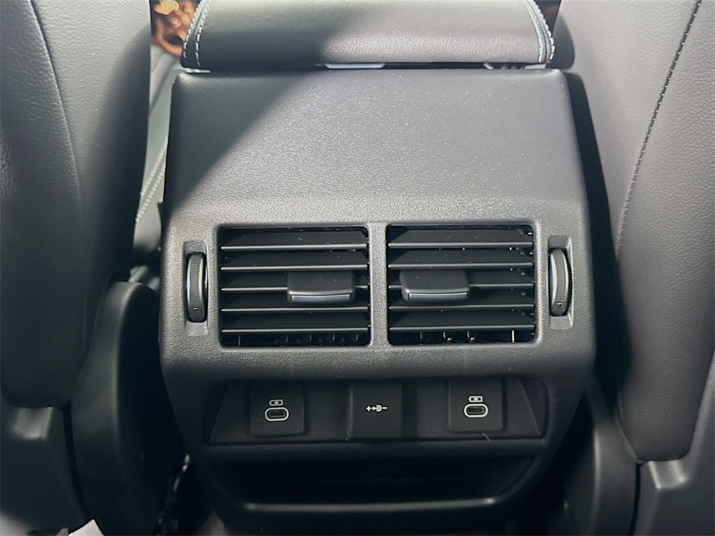 New 2024 Jaguar E-PACE R-Dynamic SE image 25