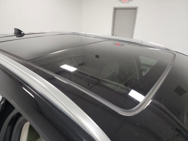 Used 2019 Cadillac XT5 Luxury AWD/4WD image 16