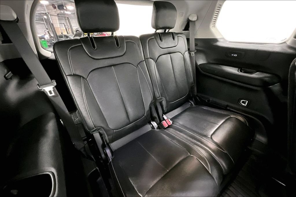 Used 2023 Jeep Grand Cherokee L Limited AWD/4WD image 33