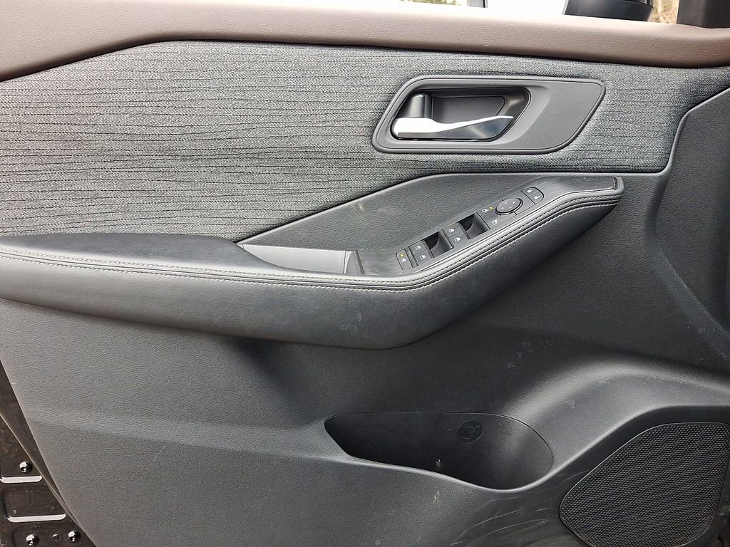 Certified 2023 Nissan Rogue SV image 14