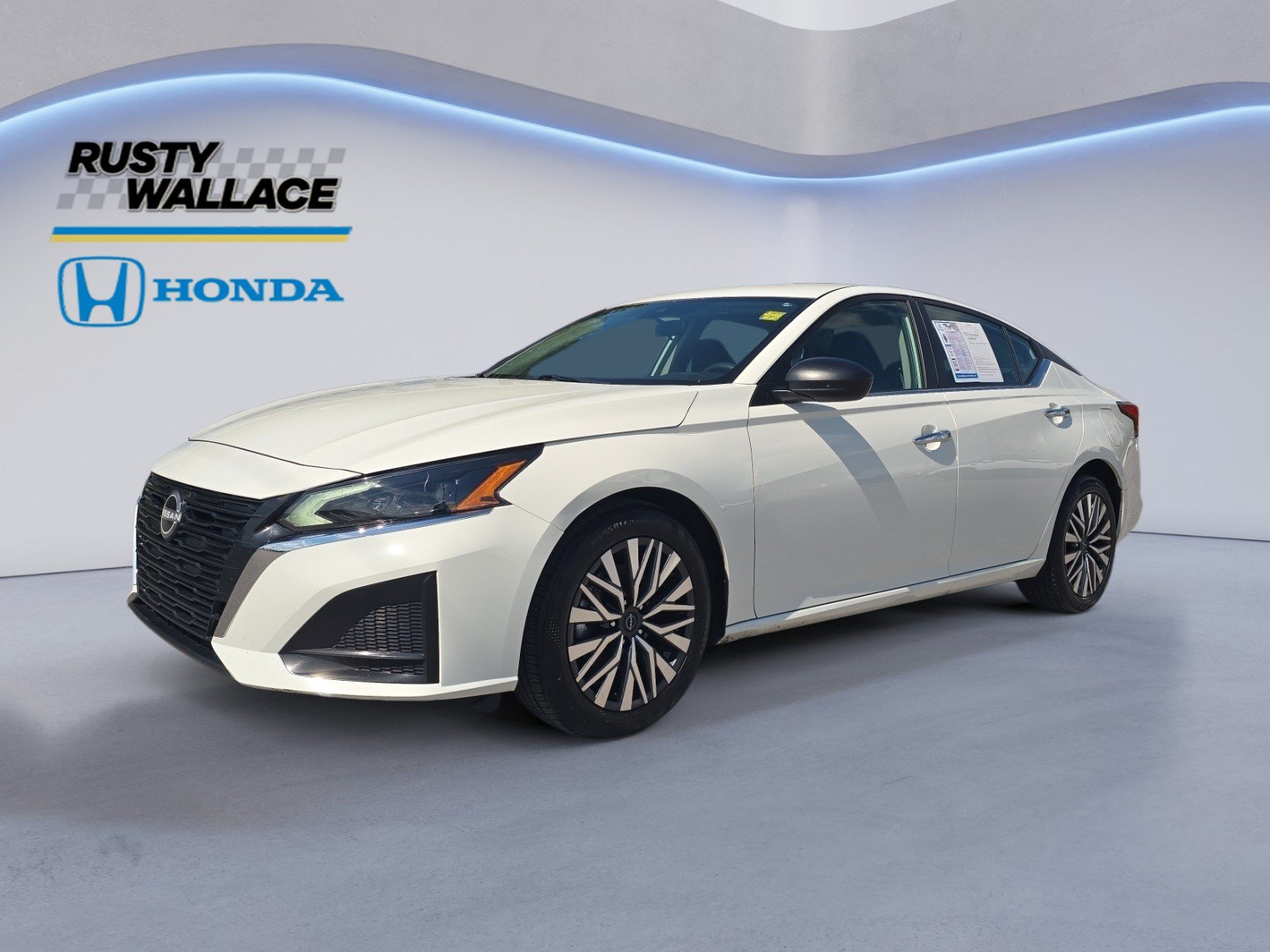 Used 2025 Nissan Altima 2.5 SV FWD image 1