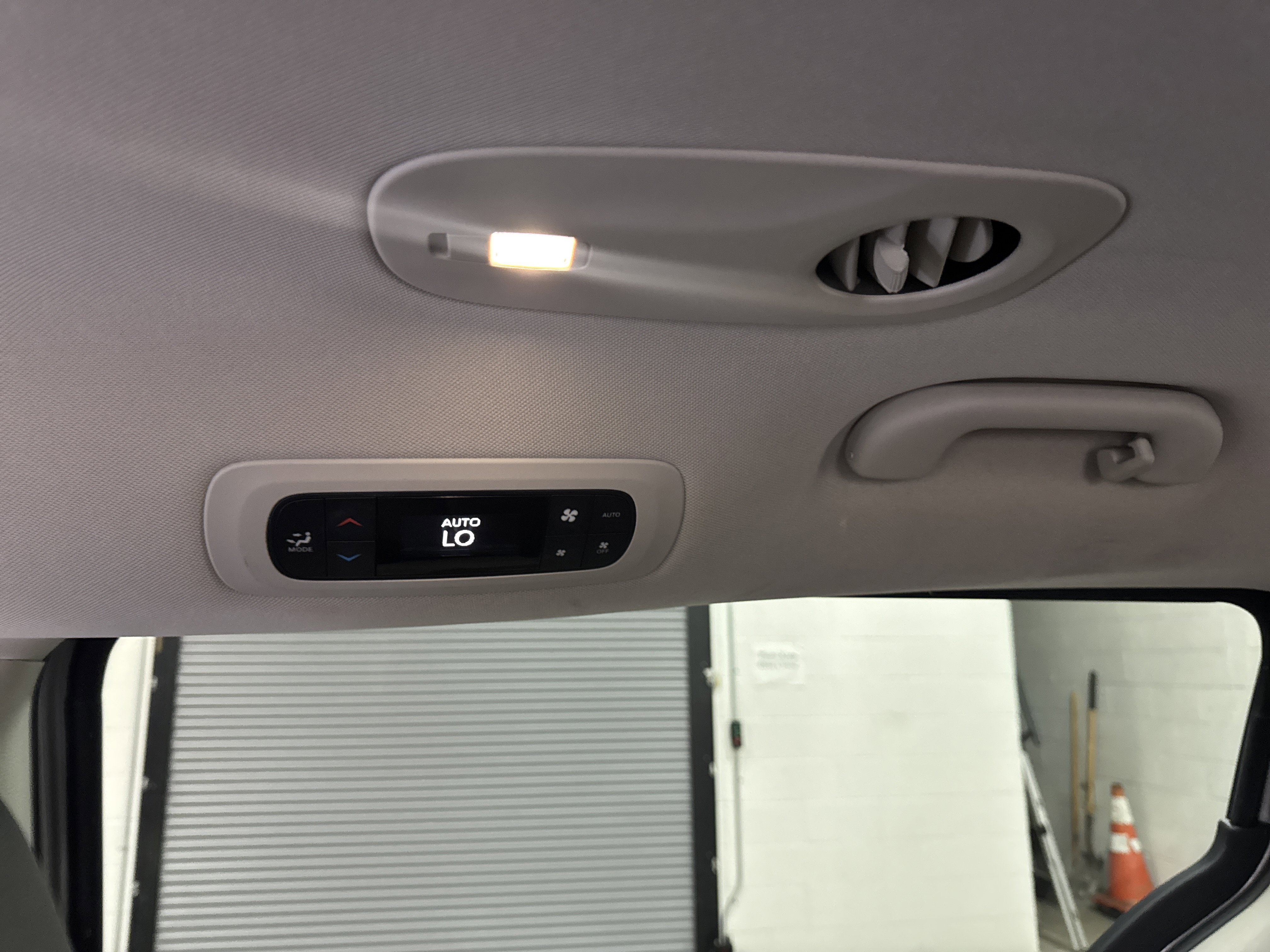 Used 2024 Chrysler Pacifica Select image 30