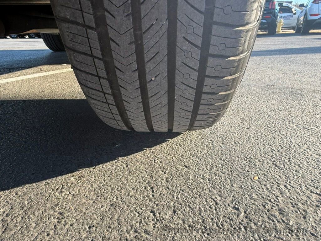 Used 2014 Volkswagen Touareg TDI image 42