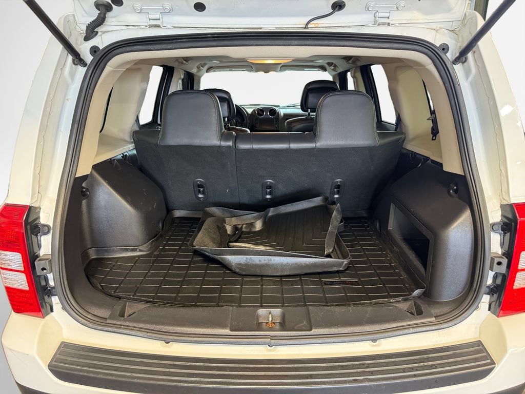 Used 2015 Jeep Patriot High Altitude AWD/4WD image 25
