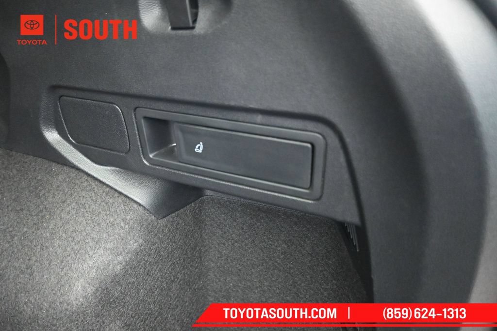 Used 2024 Volkswagen Tiguan SE AWD/4WD image 32