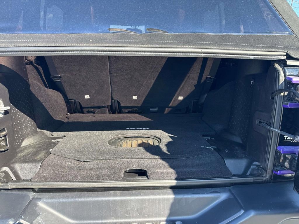 Used 2015 Jeep Wrangler Unlimited Rubicon image 13