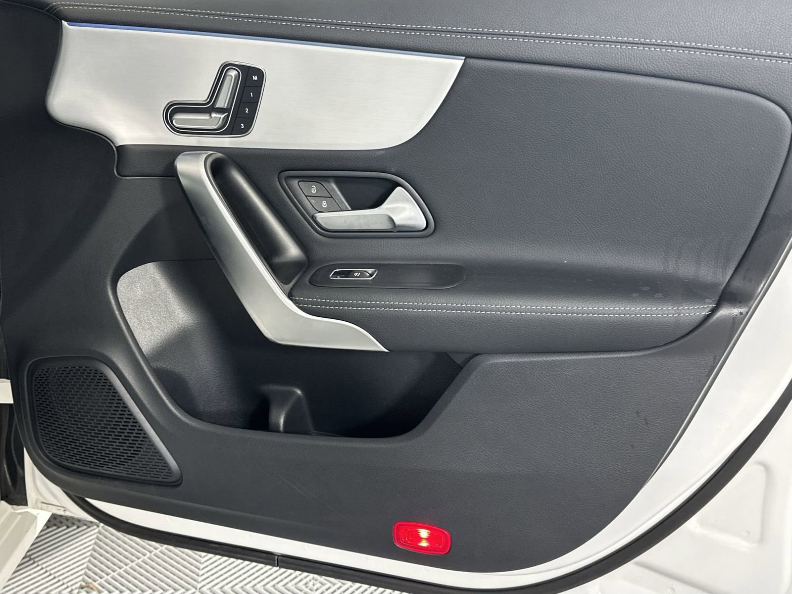 Used 2025 Mercedes-Benz CLA 250 4MATIC image 30