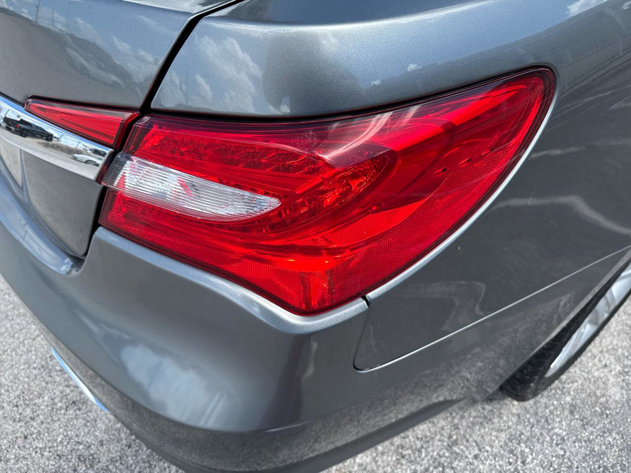 Used 2013 Chrysler 200 Touring FWD image 30