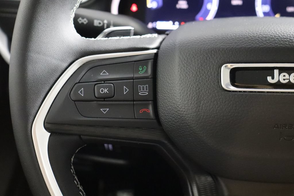Used 2025 Jeep Grand Cherokee 4WD image 8