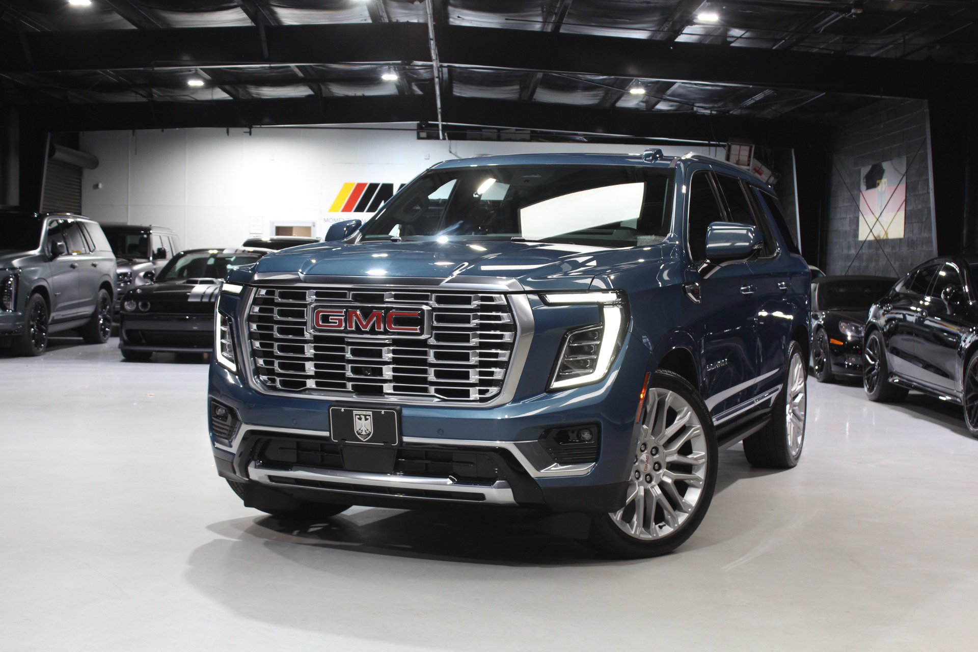 Used 2025 GMC Yukon Denali w/ Denali Reserve Package AWD/4WD image 4