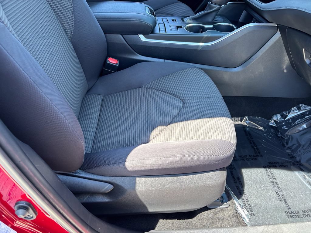 Used 2020 Toyota Highlander LE AWD/4WD image 39