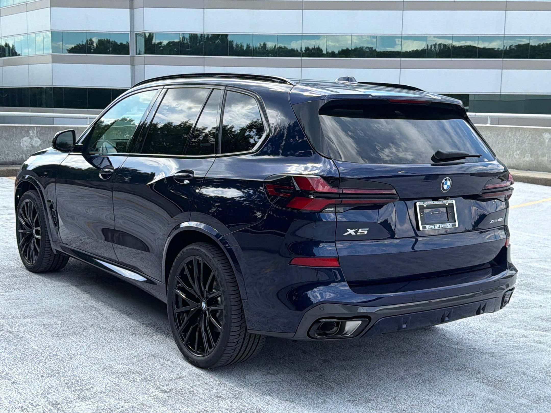 New 2026 BMW X5 xDrive40i w/ M Sport Package AWD/4WD image 3