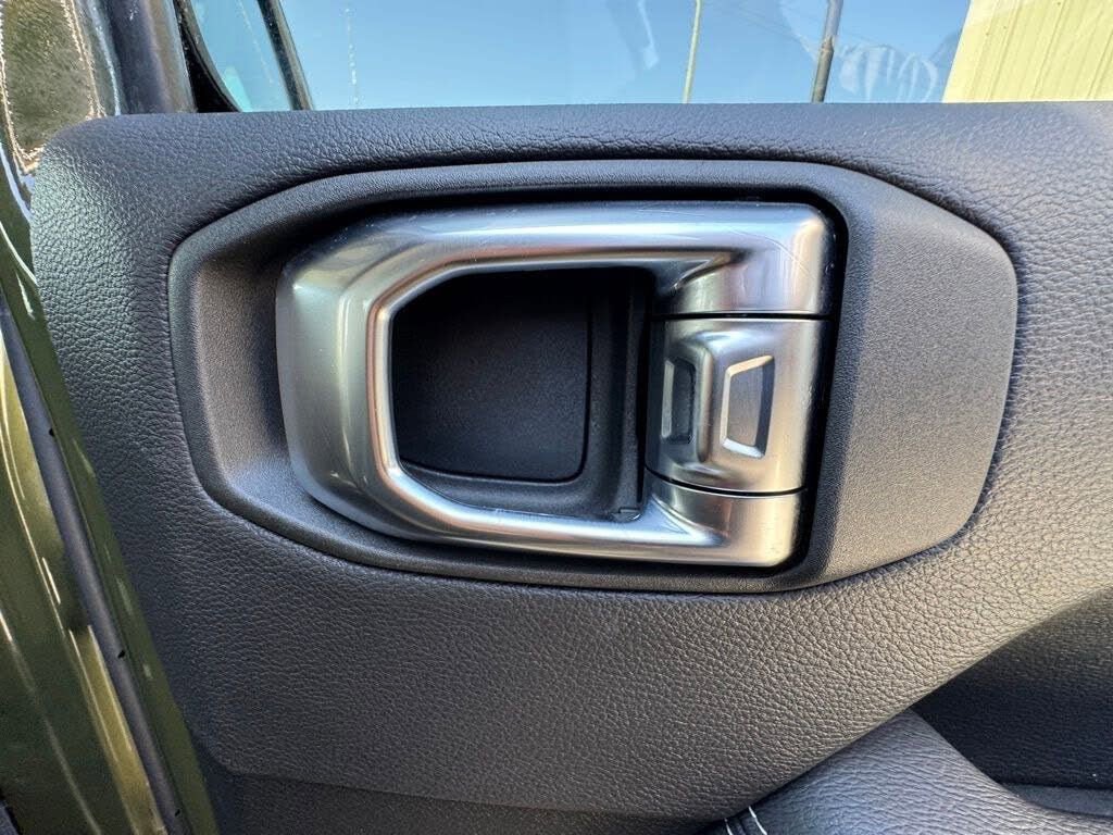 Used 2023 Jeep Wrangler Sahara AWD/4WD image 33