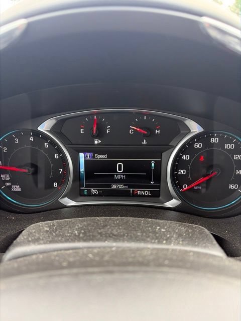 Used 2018 Chevrolet Malibu LT w/ Leather Package FWD image 2