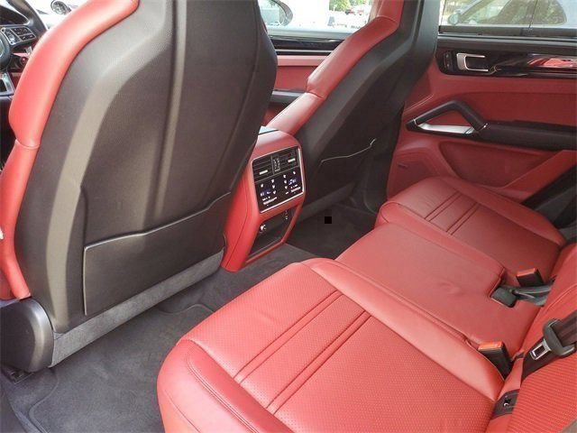 Used 2023 Porsche Cayenne Turbo AWD/4WD image 37