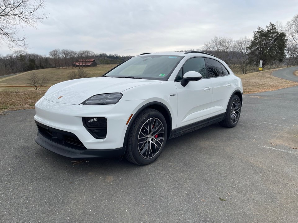 New 2025 Porsche Macan 4S Electric image 1