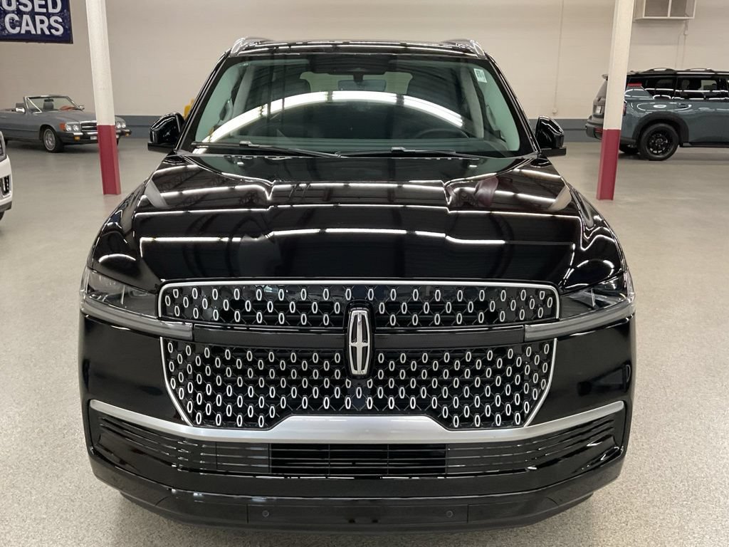 New 2027 Lincoln Navigator Reserve AWD/4WD image 2