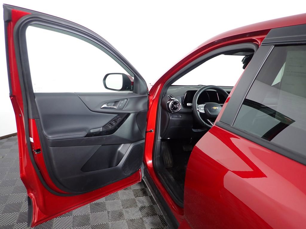 Used 2026 Chevrolet Equinox LT image 19