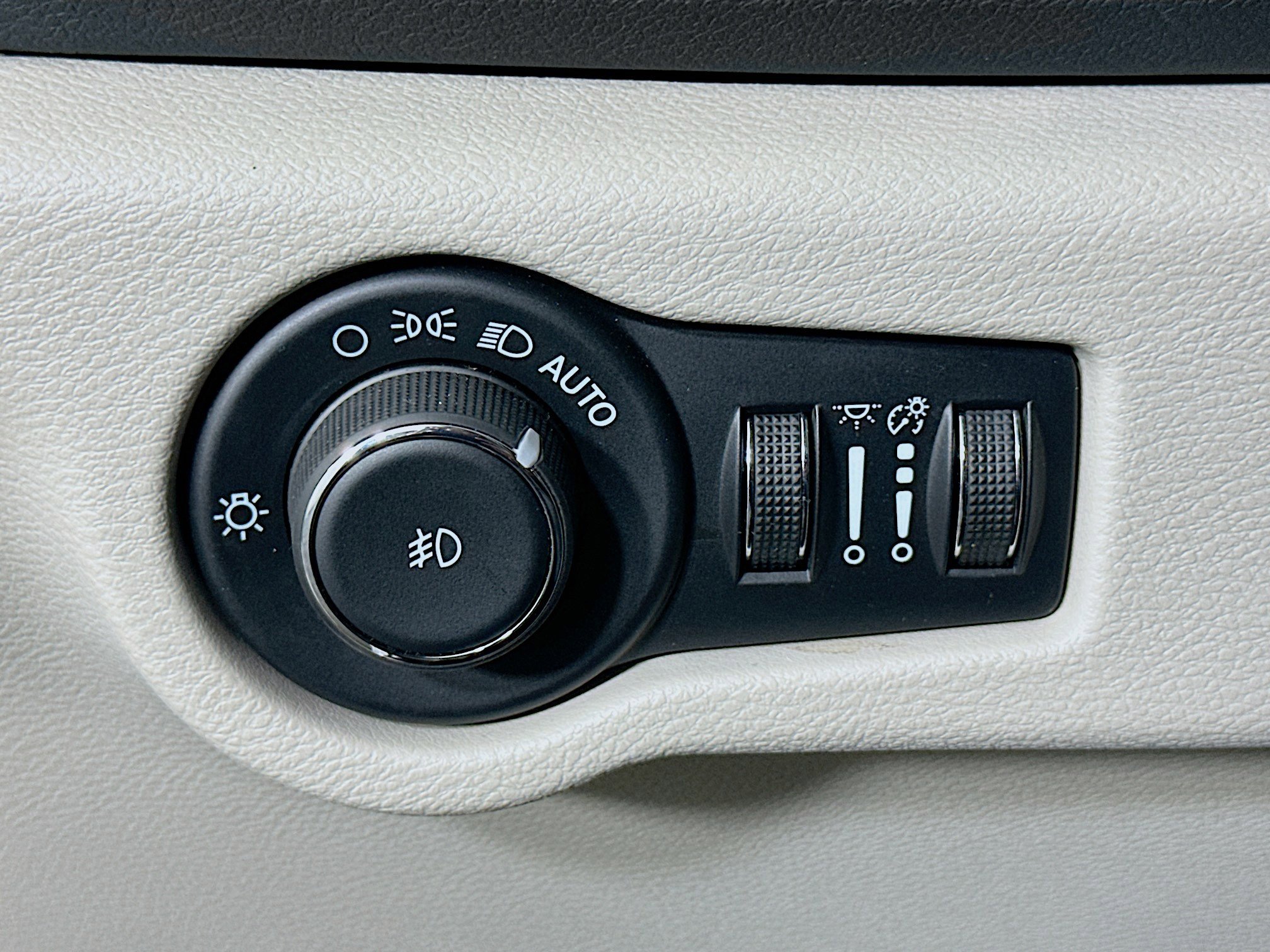 Used 2024 Chrysler Pacifica Touring-L image 17