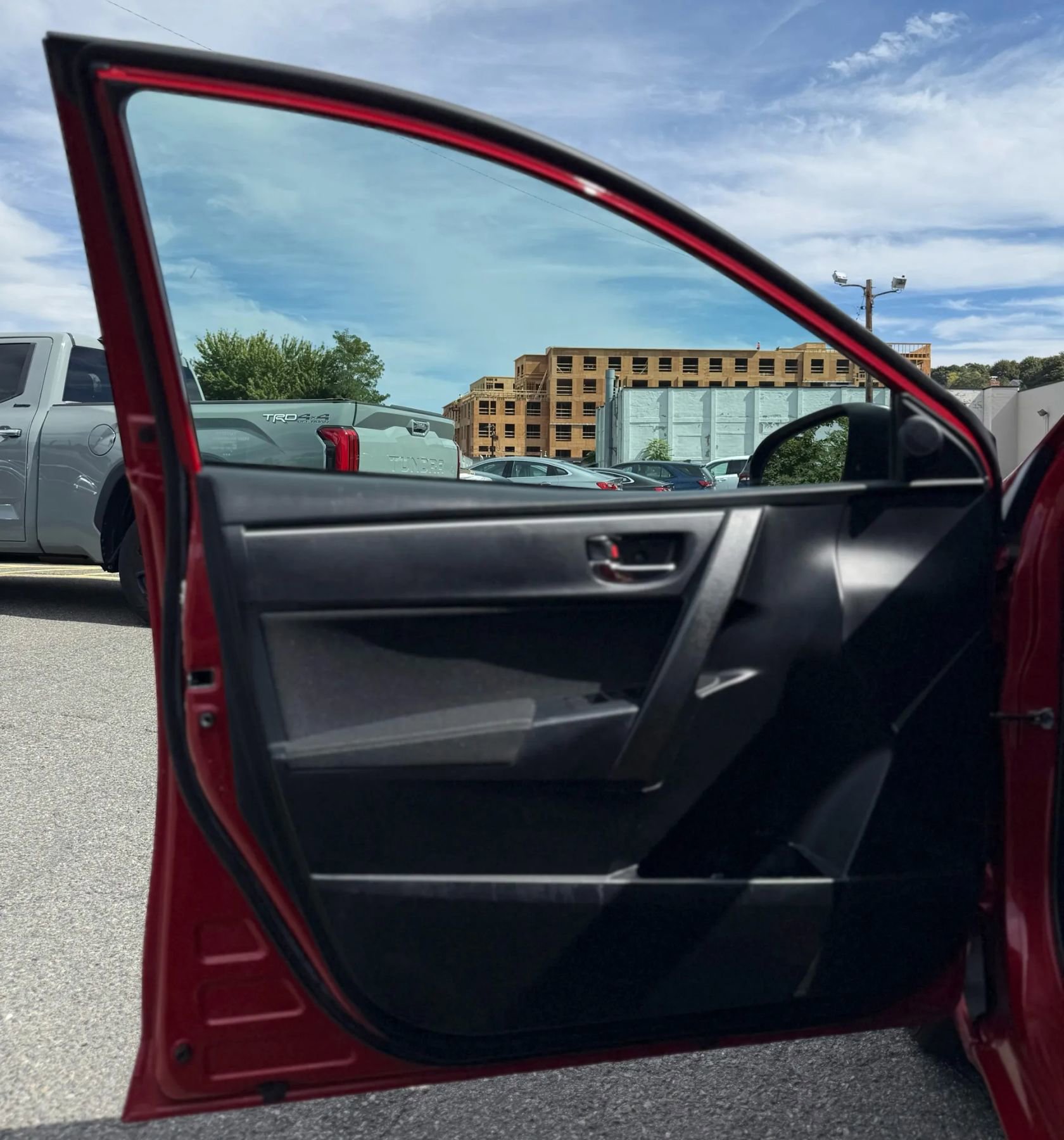 Used 2018 Toyota Corolla LE image 27