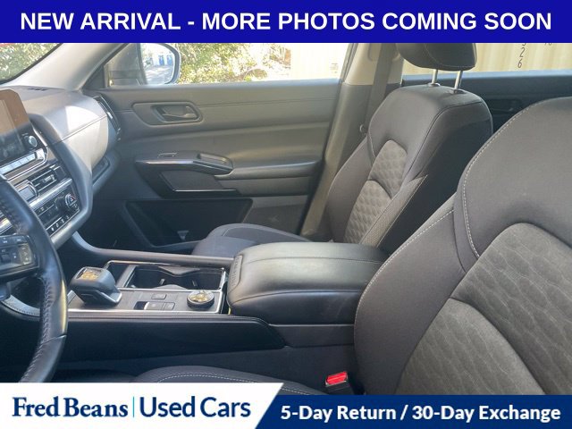 Used 2024 Nissan Pathfinder SV w/ Black Appearance Package AWD/4WD image 12