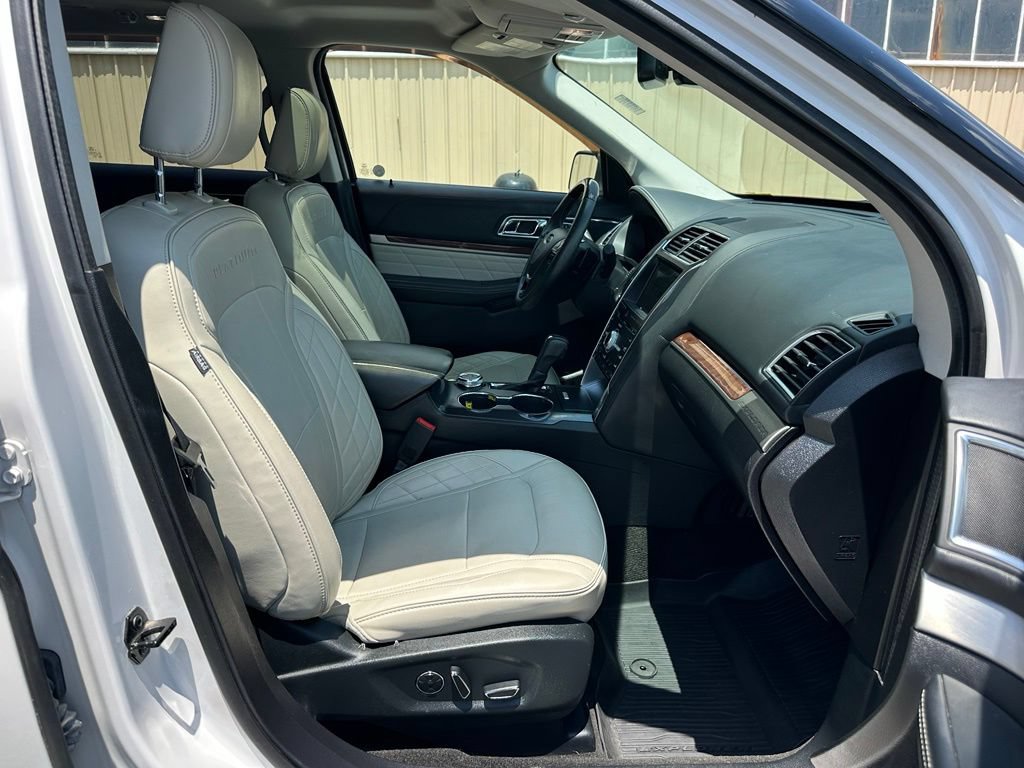 Used 2018 Ford Explorer Platinum AWD/4WD image 18