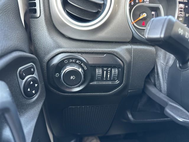 Used 2020 Jeep Wrangler Unlimited Sahara AWD/4WD image 24
