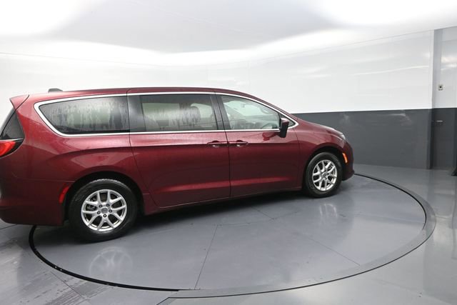 Used 2022 Chrysler Voyager LX FWD image 49