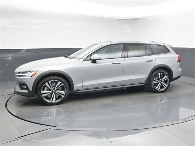 New 2026 Volvo V60 B5 Cross Country Plus w/ Protection Package Premier image 4