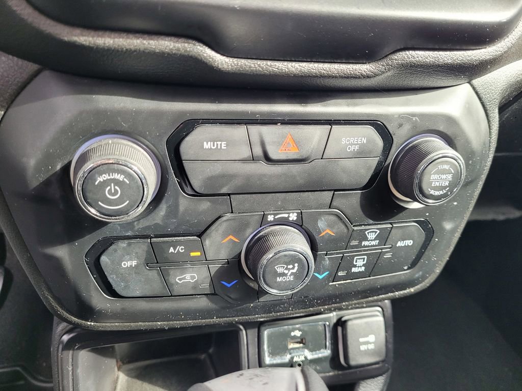 Used 2018 Jeep Renegade Altitude w/ UConnect 8.4 Nav Group image 15