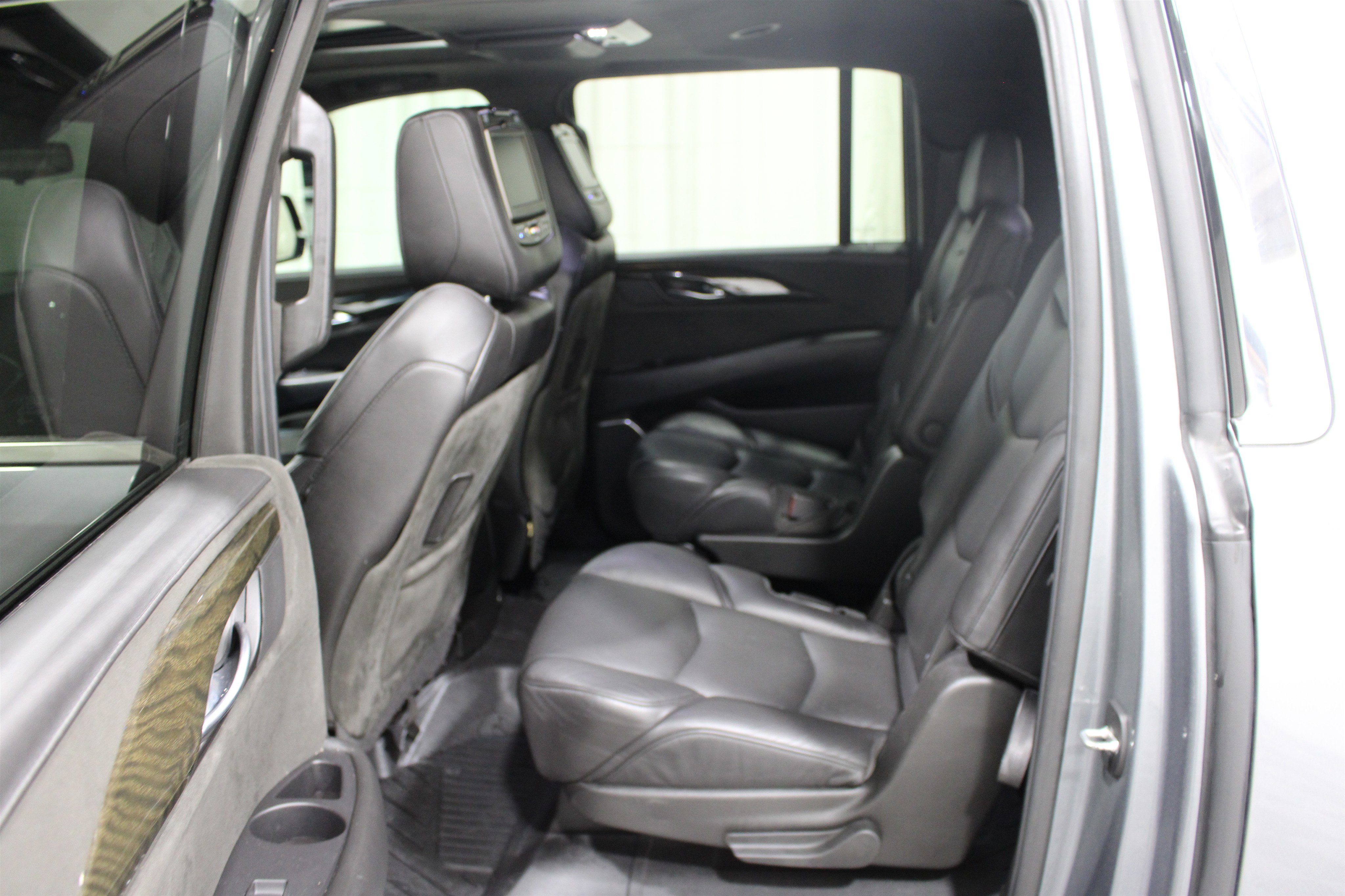 Used 2019 Cadillac Escalade ESV Platinum image 22