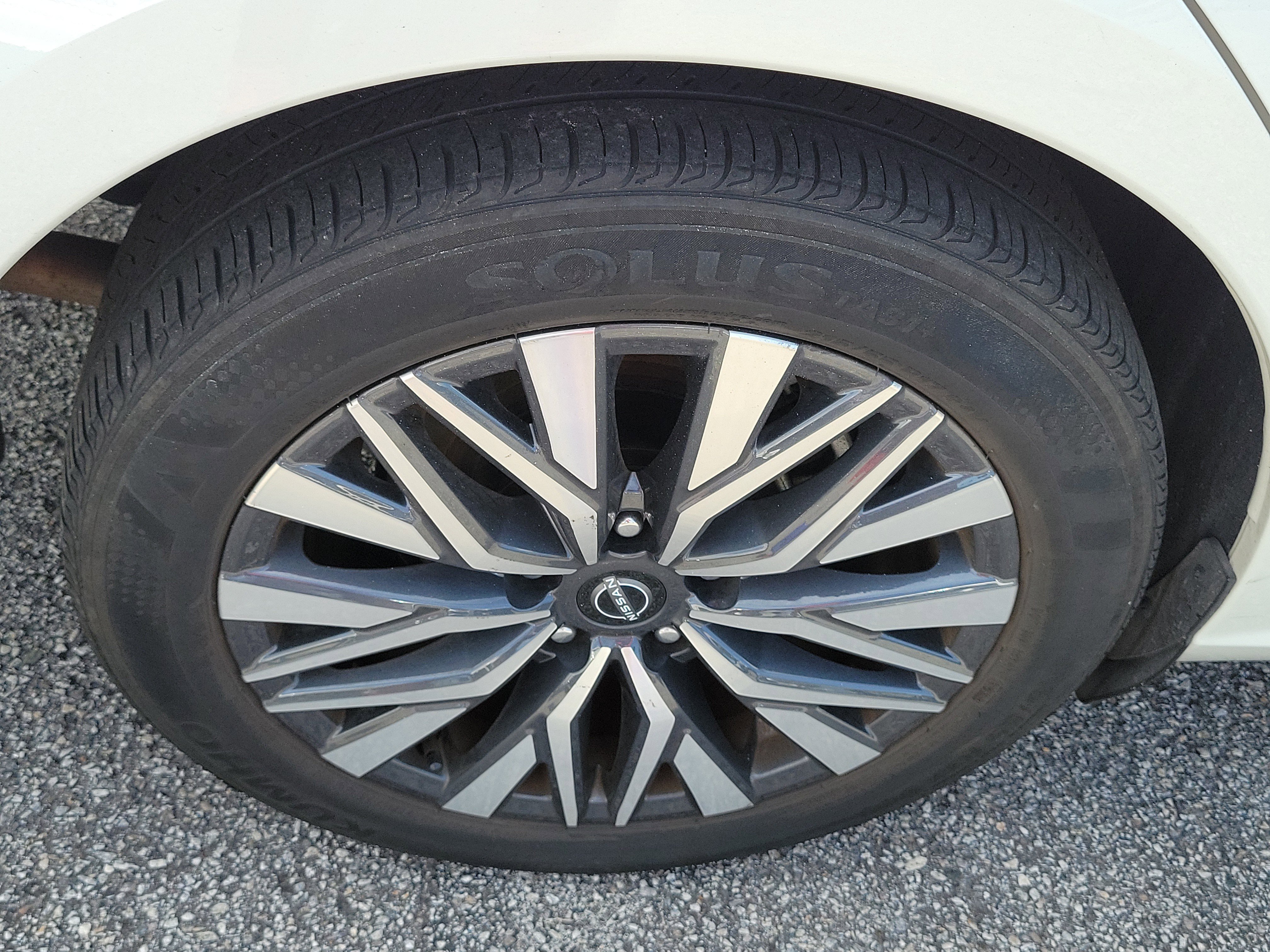 Used 2025 Nissan Altima 2.5 SV FWD image 7