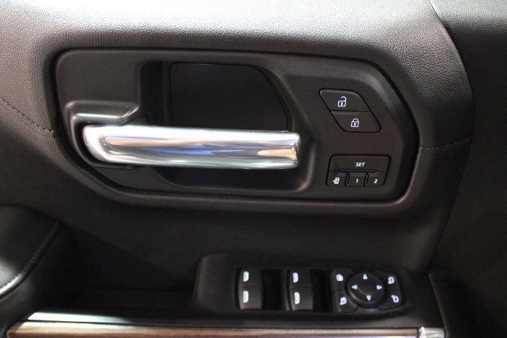 Used 2019 Chevrolet Silverado 1500 High Country w/ Technology Package AWD/4WD image 18