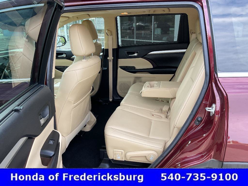 Used 2017 Toyota Highlander XLE AWD/4WD image 28